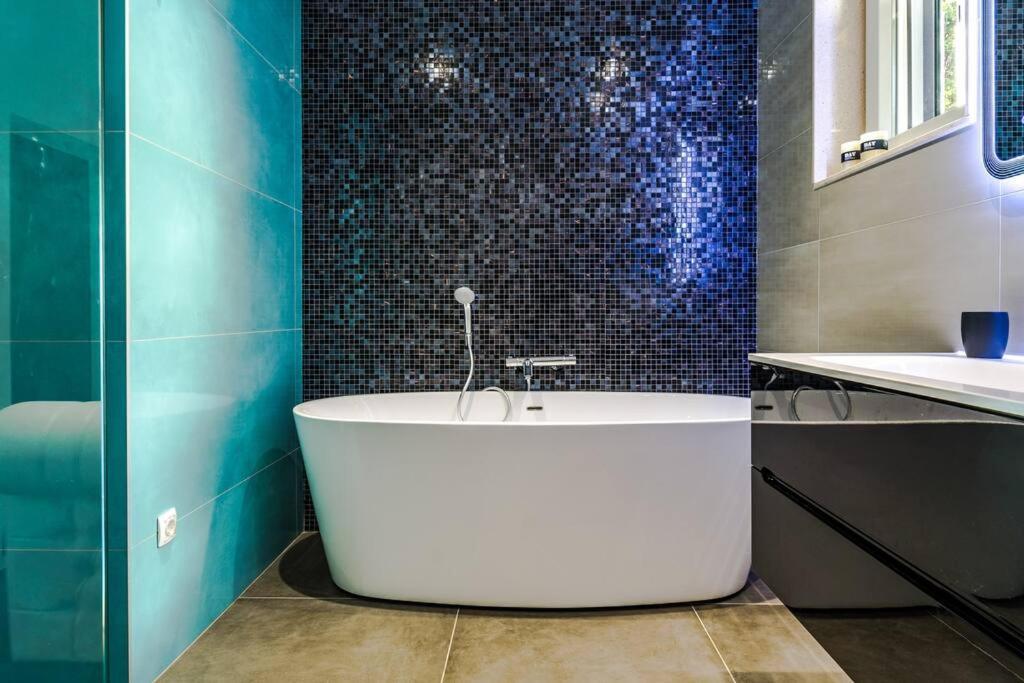 Luxury Apartment Martinis With Pool Split Dış mekan fotoğraf