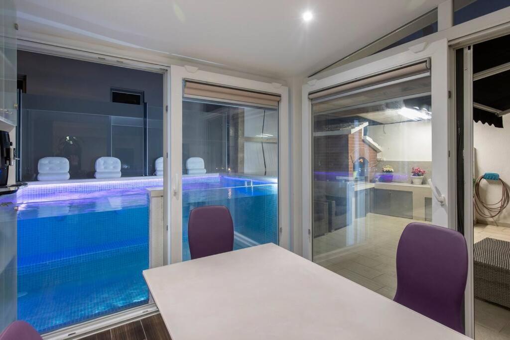 Luxury Apartment Martinis With Pool Split Dış mekan fotoğraf