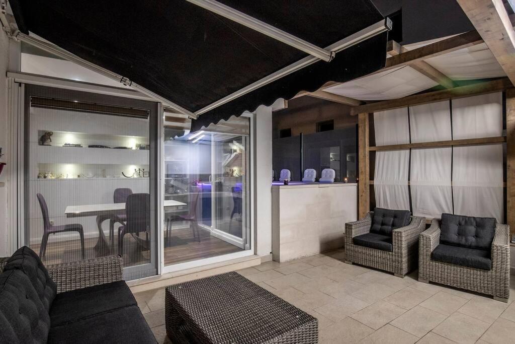 Luxury Apartment Martinis With Pool Split Dış mekan fotoğraf